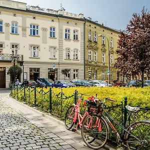 Miodowe Mieszkanko , Cracovia Polonia